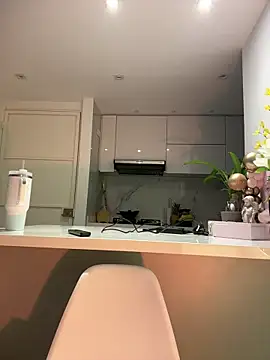 Snapshot of NicoleCut chatting on 02.18.26 NicoleCut online show from 02.18.26