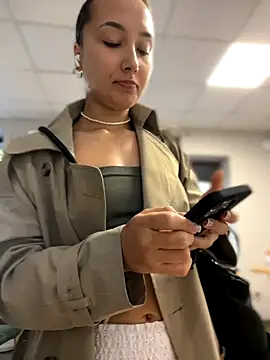 Snapshot of VelvetVixenI chatting on 09.25.25 VelvetVixenI online show from 09.25.25