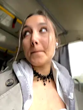 Snapshot of VelvetVixenI chatting on 10.04.25 VelvetVixenI online show from 10.04.25