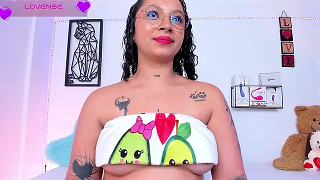 Mari Sweett online show from 02.21.25