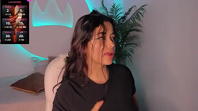 Snapshot of Ariana_Pierce chatting on 10.16.25 Ariana Pierce online show from 10.16.25