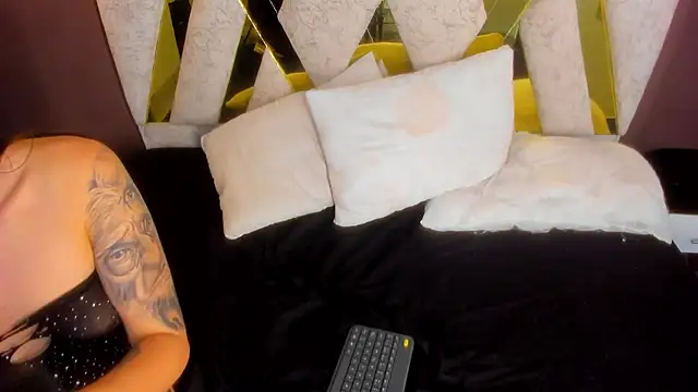 Amelia lorenz online show from 12.24.24