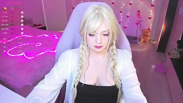 Snapshot of Amy_honey_angel chatting on 02.10.25 Amy honey angel online show from 02.10.25