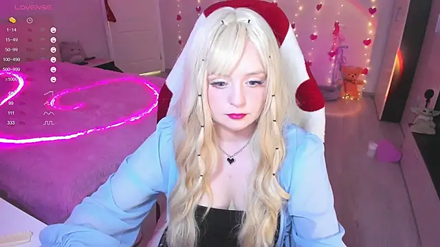 Snapshot of Amy_honey_angel chatting on 02.21.25 Amy honey angel online show from 02.21.25