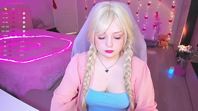 Snapshot of Amy_honey_angel chatting on 02.26.25 Amy honey angel online show from 02.26.25