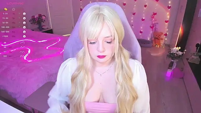 Snapshot of Amy_honey_angel chatting on 03.03.25 Amy honey angel online show from 03.03.25