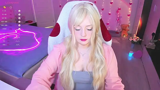 Snapshot of Amy_honey_angel chatting on 03.12.25 Amy honey angel online show from 03.12.25