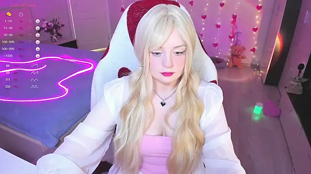 Snapshot of Amy_honey_angel chatting on 03.19.25 Amy honey angel online show from 03.19.25