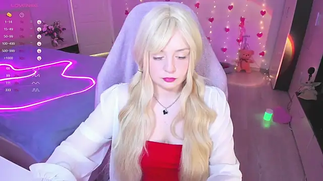 Snapshot of Amy_honey_angel chatting on 03.20.25 Amy honey angel online show from 03.20.25