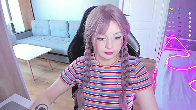 Snapshot of Amy_honey_angel chatting on 09.30.25 Amy honey angel online show from 09.30.25