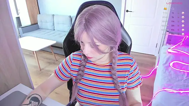 Snapshot of Amy_honey_angel chatting on 10.03.25 Amy honey angel online show from 10.03.25