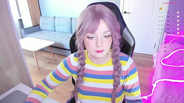 Snapshot of Amy_honey_angel chatting on 10.09.25 Amy honey angel online show from 10.09.25