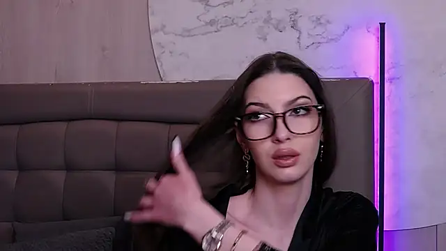 Snapshot of SkylerSpark chatting on 01.07.25 SkylerSpark online show from 01.07.25