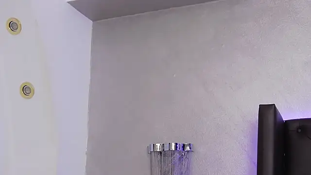 Snapshot of SkylerSpark chatting on 01.28.25 SkylerSpark online show from 01.28.25