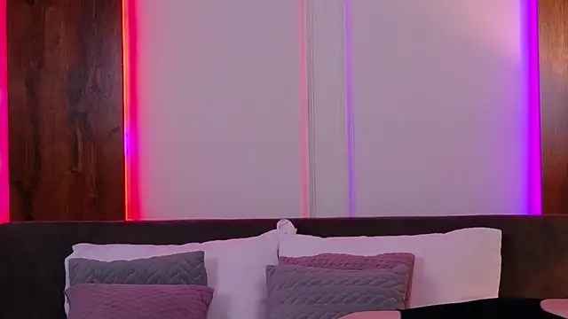 Snapshot of SkylerSpark chatting on 09.26.25 SkylerSpark online show from 09.26.25