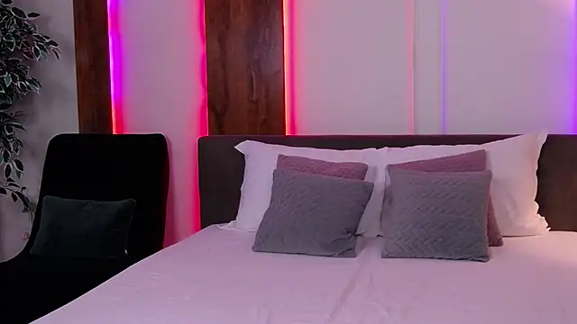 Snapshot of SkylerSpark chatting on 10.24.25 SkylerSpark online show from 10.24.25