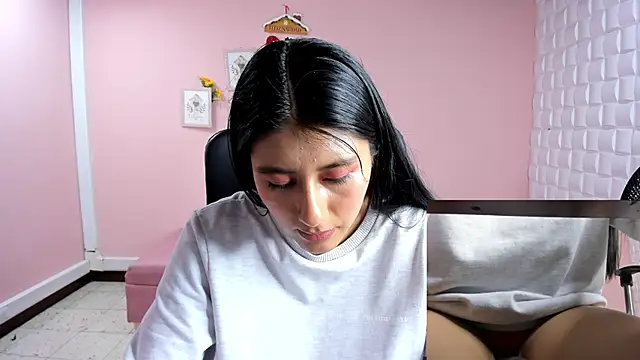Snapshot of CarlaAlvez chatting on 01.14.25 CarlaAlvez online show from 01.14.25