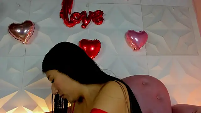 Snapshot of CarlaAlvez chatting on 02.13.25 CarlaAlvez online show from 02.13.25