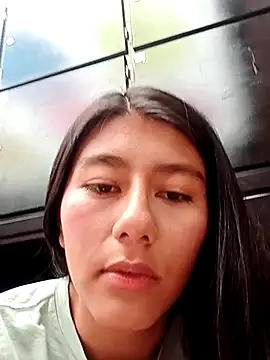 Snapshot of CarlaAlvez chatting on 10.17.25 CarlaAlvez online show from 10.17.25