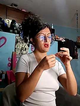 LoveElectra online show from 09.13.25