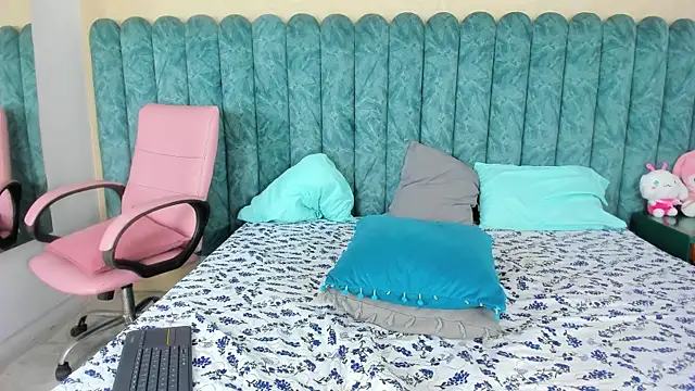 CarolineeMoreno online show from 03.18.25