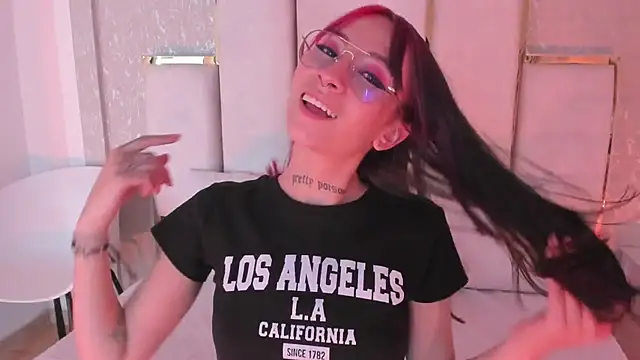 Snapshot of Michell_Wallker chatting on 01.10.25 Michell Wallker online show from 01.10.25