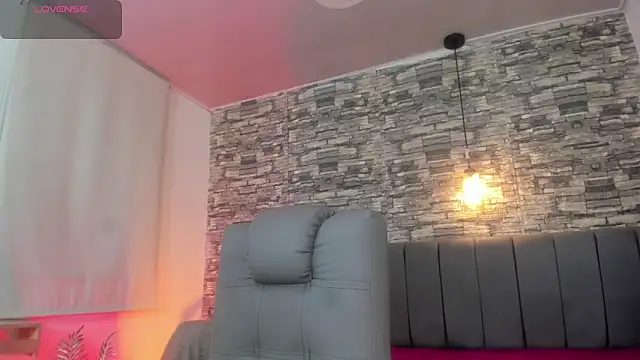 Snapshot of LuneObscure chatting on 09.15.25 LuneObscure online show from 09.15.25