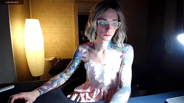 Julia dolls online show from 11.21.25