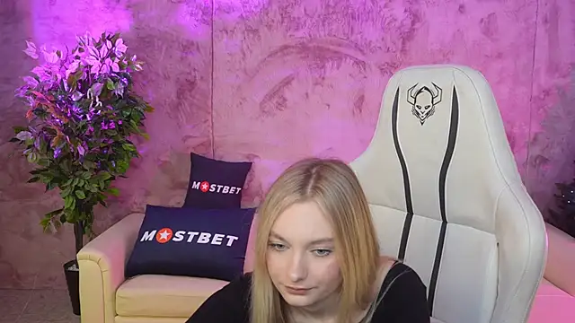 Ewa Pearl online show from 01.06.25