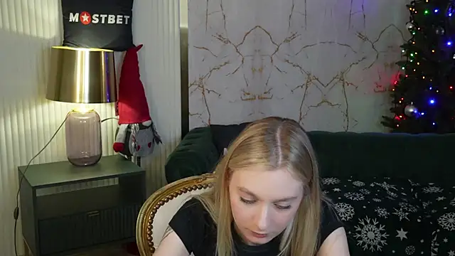 Ewa Pearl online show from 01.08.25