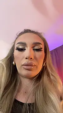 Snapshot of FelyJolie chatting on 10.01.25 FelyJolie online show from 10.01.25