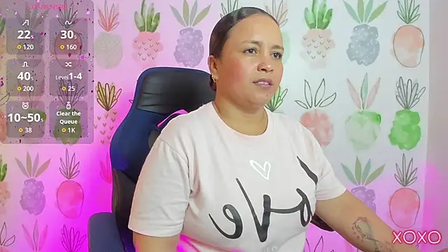 Snapshot of linda_rios_ chatting on 10.06.25 linda rios online show from 10.06.25