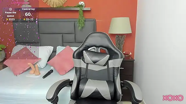 Snapshot of linda_rios_ chatting on 10.17.25 linda rios online show from 10.17.25