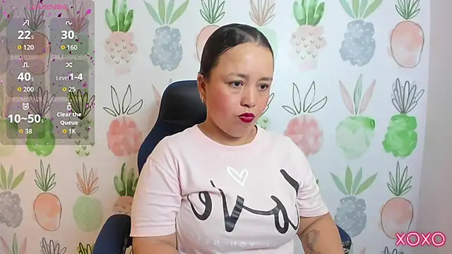 Snapshot of linda_rios_ chatting on 10.23.25 linda rios online show from 10.23.25