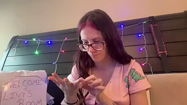 yourstrulylivy69 online show from 03.05.25