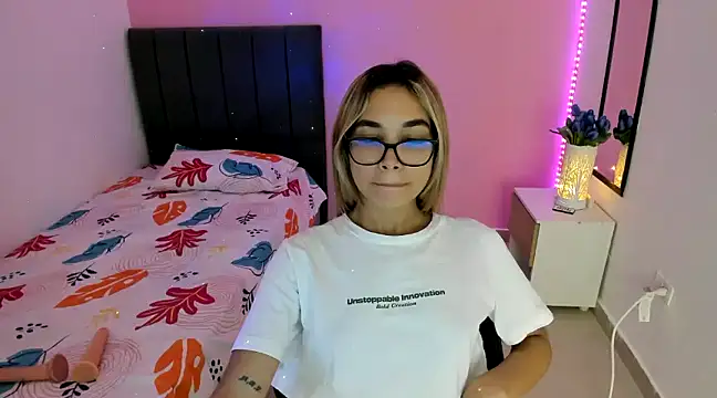 Snapshot of davinacaro chatting on 12.12.24 davinacaro online show from 12.12.24