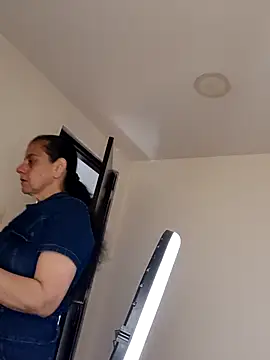 sasi luna online show from 12.15.25