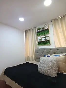 sasi luna online show from 04.14.26