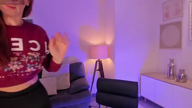 Snapshot of MiaFarrell_ chatting on 10.05.25 MiaFarrell online show from 10.05.25