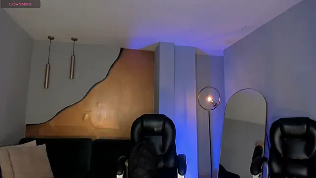 Snapshot of MiaFarrell_ chatting on 10.24.25 MiaFarrell online show from 10.24.25