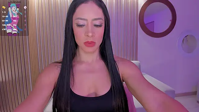 Snapshot of IsabelBornner chatting on 10.11.25 IsabelBornner online show from 10.11.25