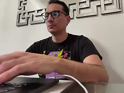 alex ruiz85 online show from 06.18.26