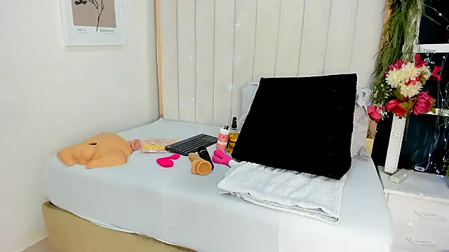 africa holmes online show from 11.19.25