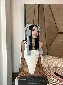 Cassie howard  online show from 02.11.25