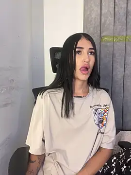 Cassie howard  online show from 02.19.25