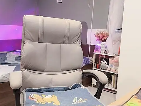 Eva-Public online show from 03.04.25