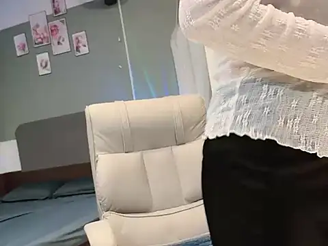 Eva-Public online show from 09.09.25