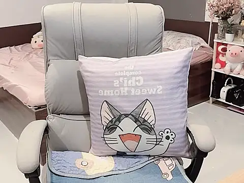 Eva-Public online show from 10.23.25