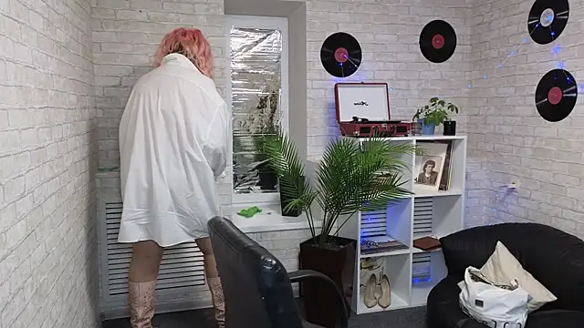 Penelope Pinky online show from 12.17.24