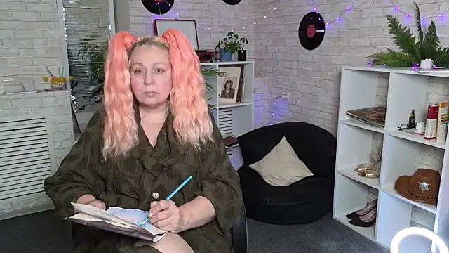 Penelope Pinky online show from 12.19.24